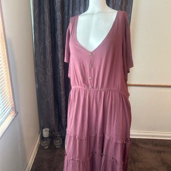 Rue 21 Plum cinched waist V-neck faux button front tiered dress, size 2X - Picture 1 of 4